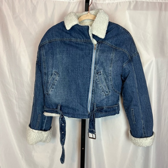 Fashion Nova Denim Jacket with Faux Fur Detailing, size Small - Picture 1 of 8
